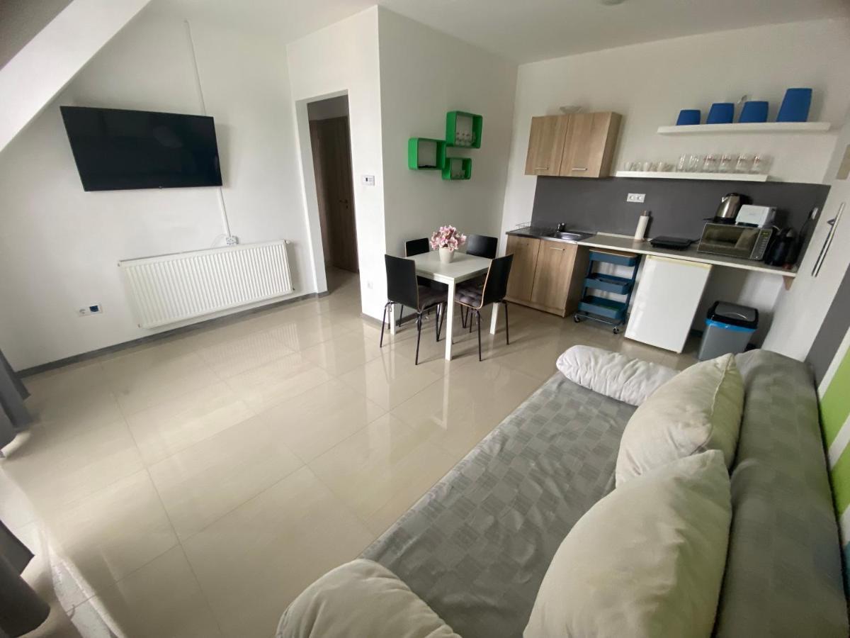 Appartement Lexi Family Apartman à Hajdúszoboszló Extérieur photo