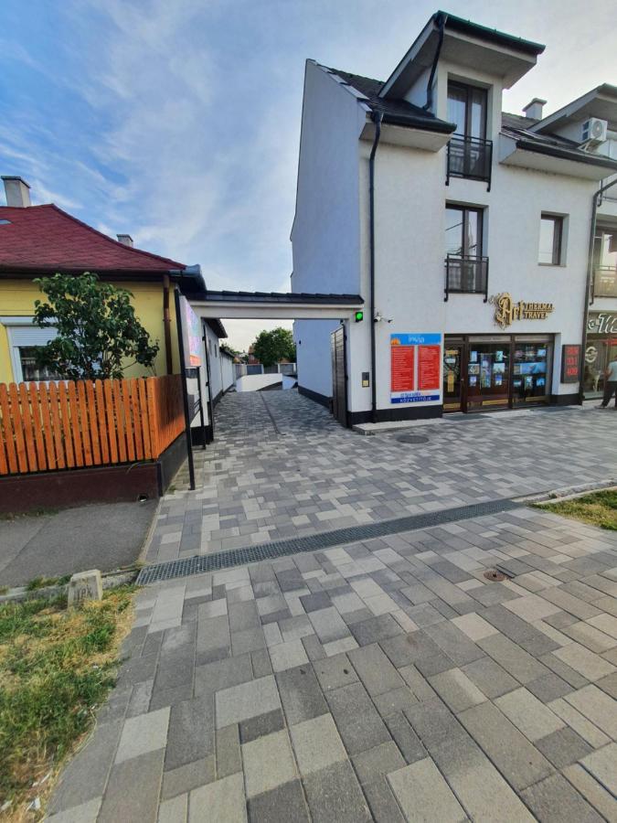 Appartement Lexi Family Apartman à Hajdúszoboszló Extérieur photo